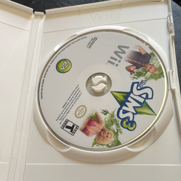 Wii “Sims 3” video game GUC - Picture 3 of 5